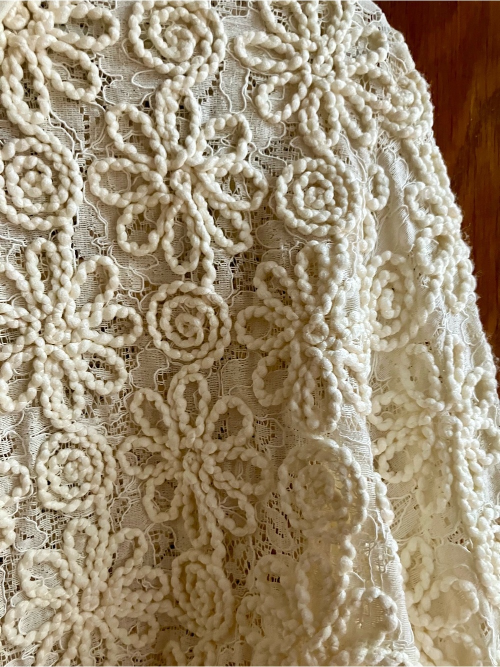 Vintage Lace Button-Front Collared Top in Cream - Picture 3 of 4